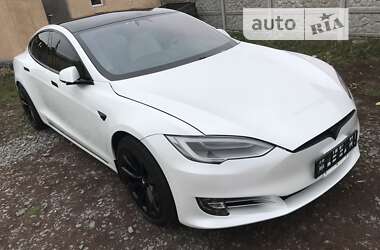 Лифтбек Tesla Model S 2019 в Виннице
