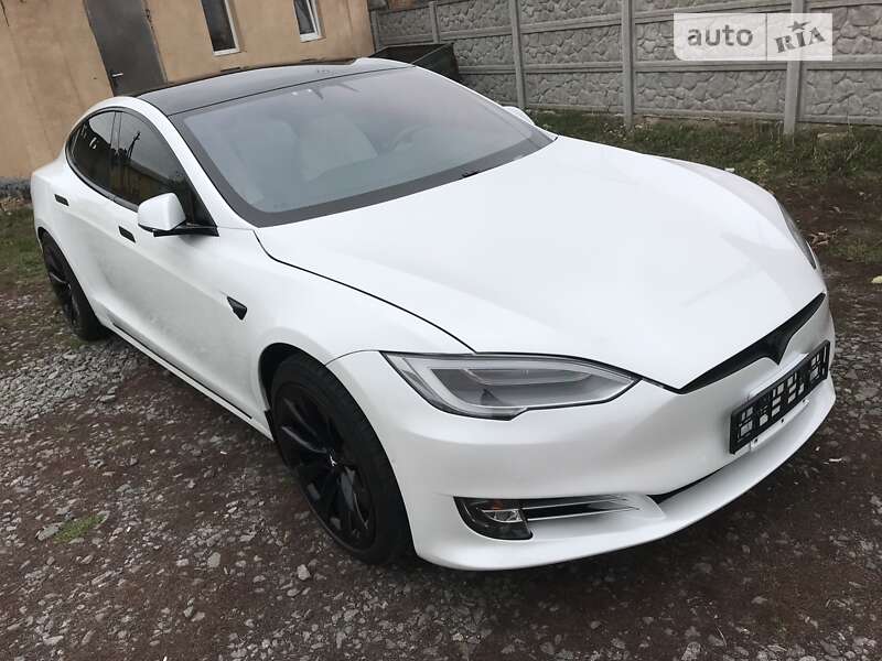 Лифтбек Tesla Model S 2019 в Виннице