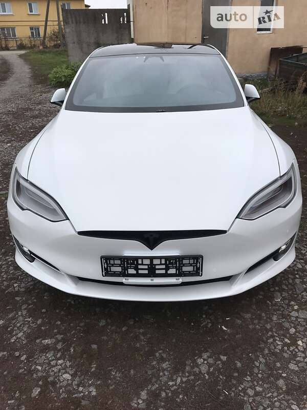 Лифтбек Tesla Model S 2019 в Виннице