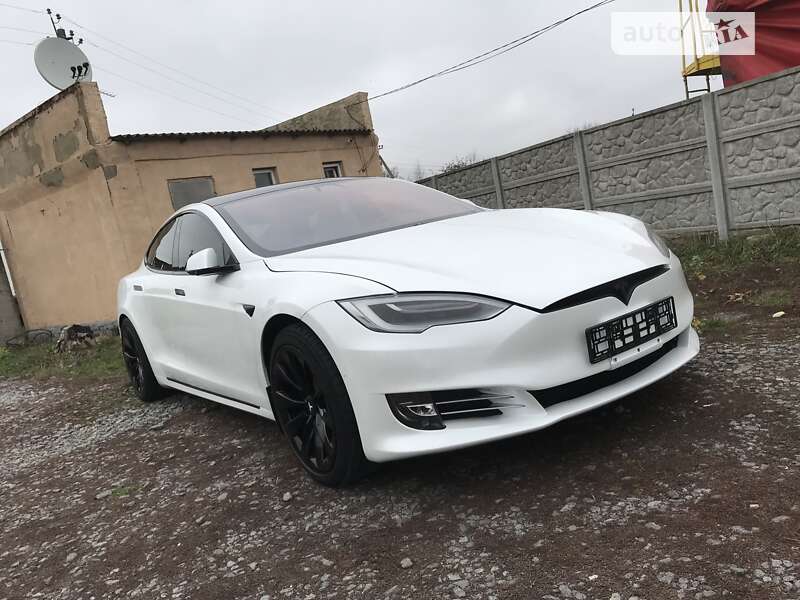 Лифтбек Tesla Model S 2019 в Виннице