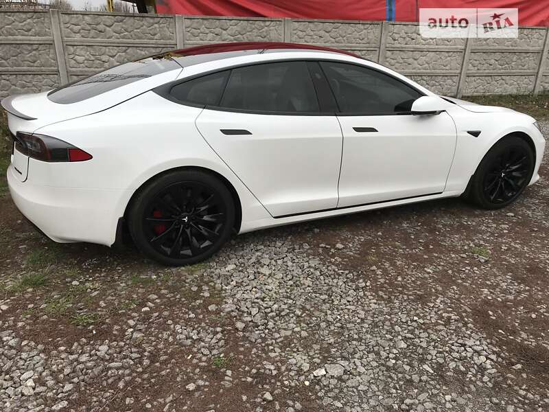 Лифтбек Tesla Model S 2019 в Виннице