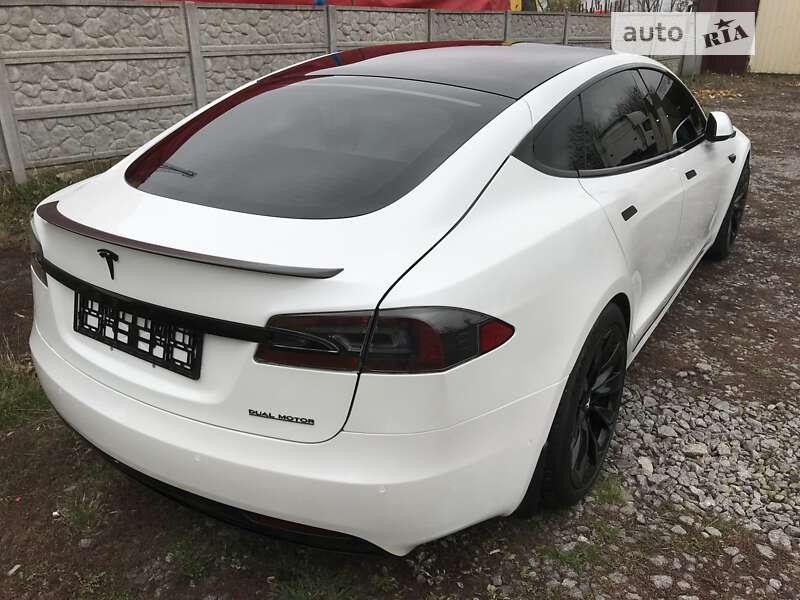 Лифтбек Tesla Model S 2019 в Виннице