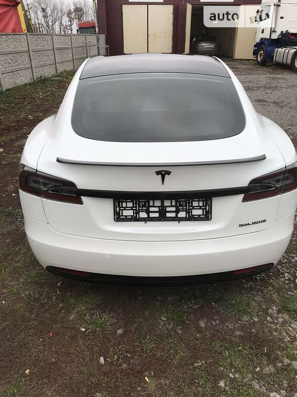 Лифтбек Tesla Model S 2019 в Виннице