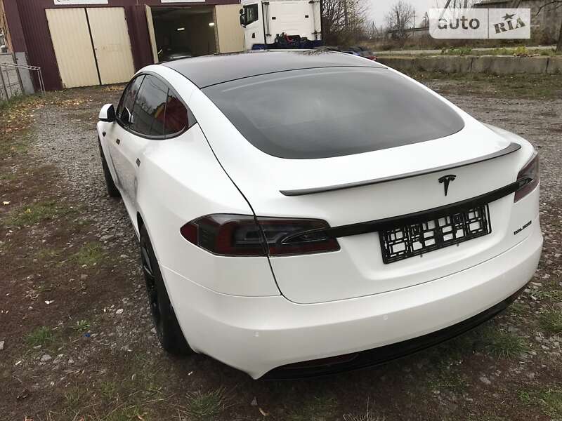 Лифтбек Tesla Model S 2019 в Виннице