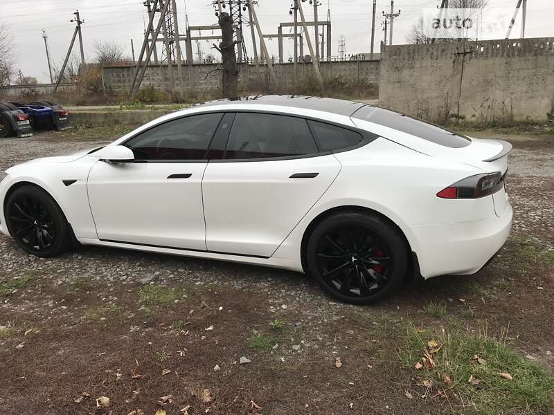 Лифтбек Tesla Model S 2019 в Виннице