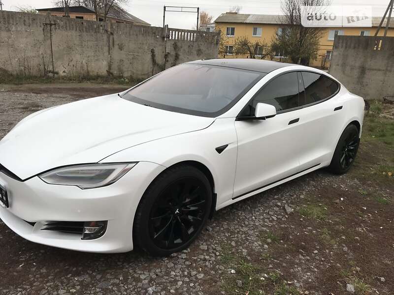 Лифтбек Tesla Model S 2019 в Виннице