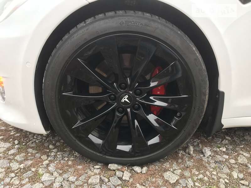 Лифтбек Tesla Model S 2019 в Виннице