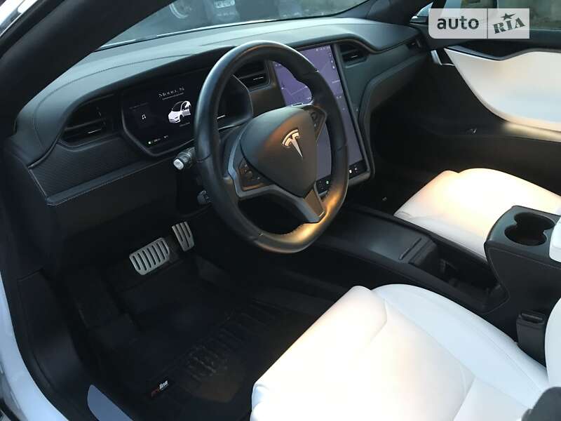 Лифтбек Tesla Model S 2019 в Виннице