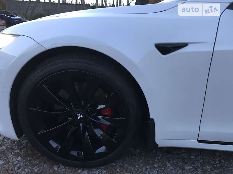 Лифтбек Tesla Model S 2019 в Виннице