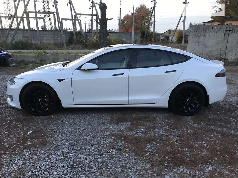 Лифтбек Tesla Model S 2019 в Виннице