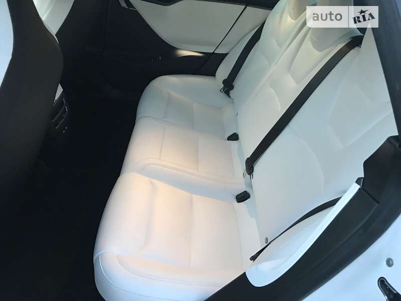 Лифтбек Tesla Model S 2019 в Виннице