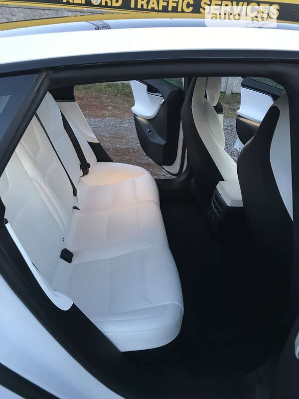Лифтбек Tesla Model S 2019 в Виннице