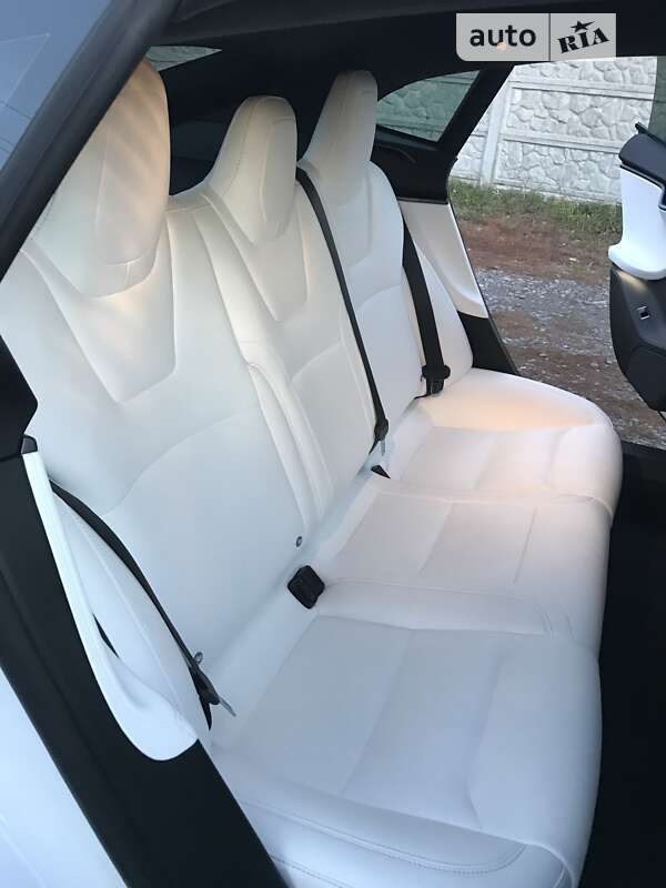Лифтбек Tesla Model S 2019 в Виннице