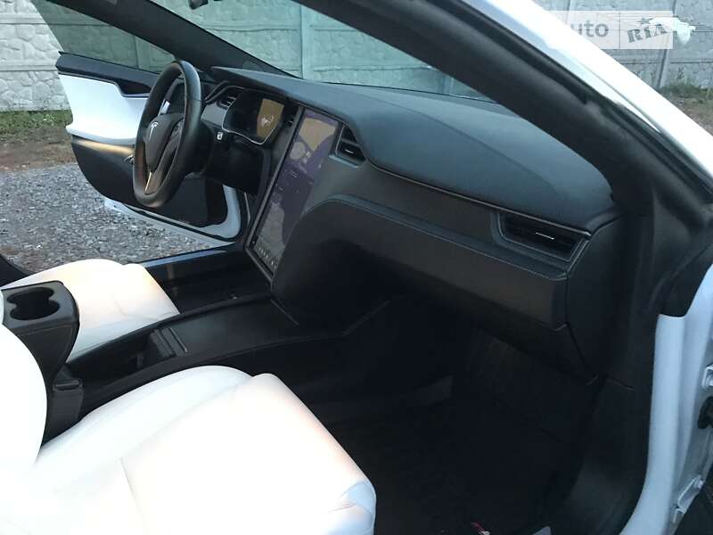 Лифтбек Tesla Model S 2019 в Виннице