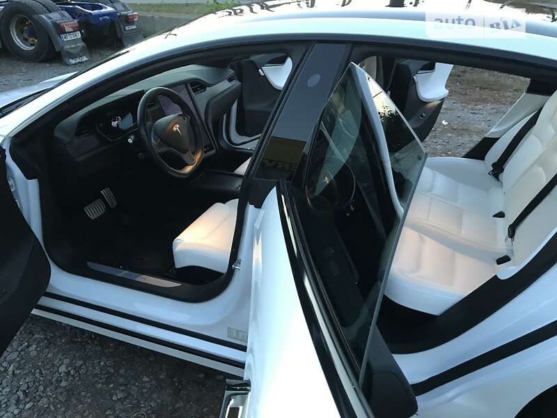 Лифтбек Tesla Model S 2019 в Виннице