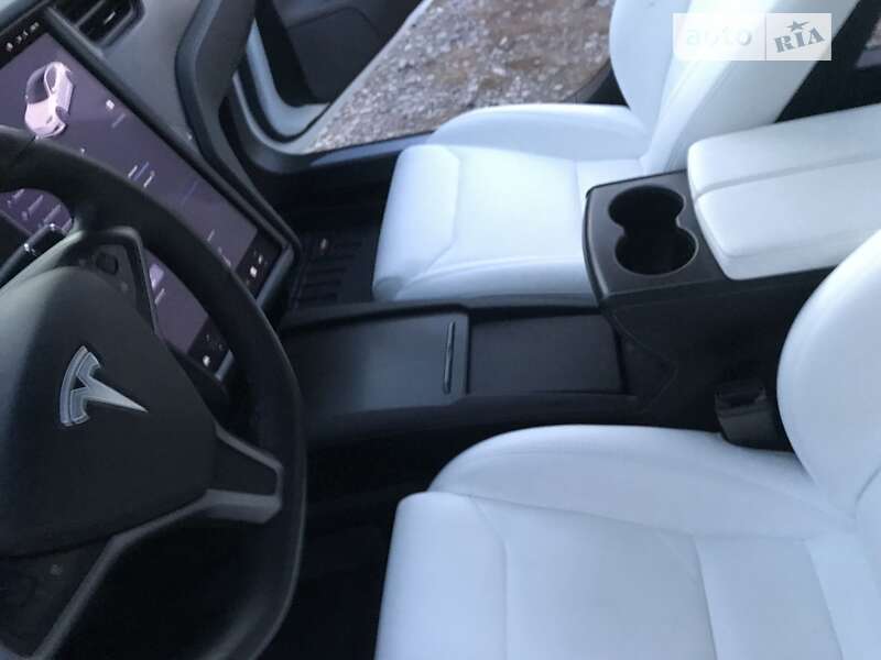 Лифтбек Tesla Model S 2019 в Виннице