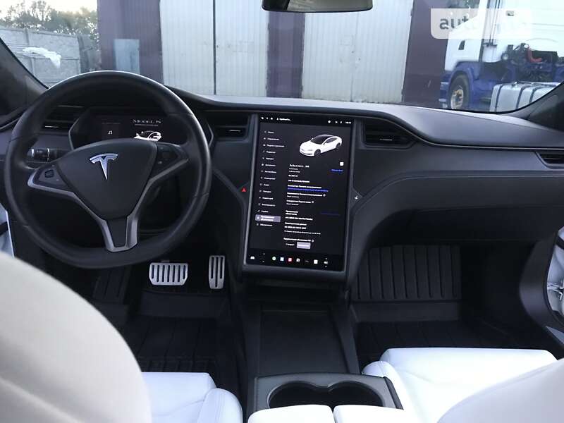 Лифтбек Tesla Model S 2019 в Виннице