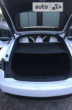 Лифтбек Tesla Model S 2019 в Виннице
