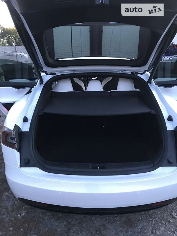 Лифтбек Tesla Model S 2019 в Виннице