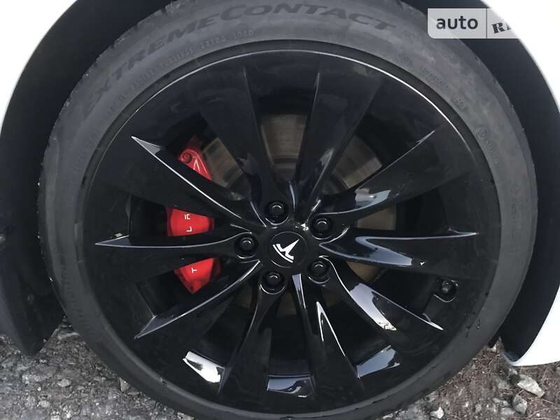 Лифтбек Tesla Model S 2019 в Виннице