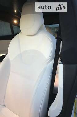 Лифтбек Tesla Model S 2019 в Виннице