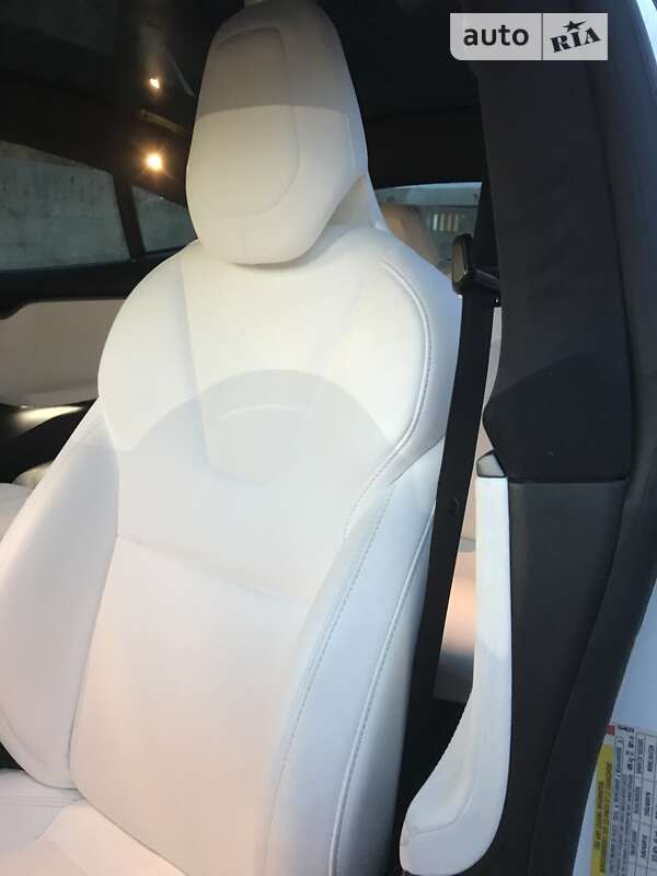 Лифтбек Tesla Model S 2019 в Виннице