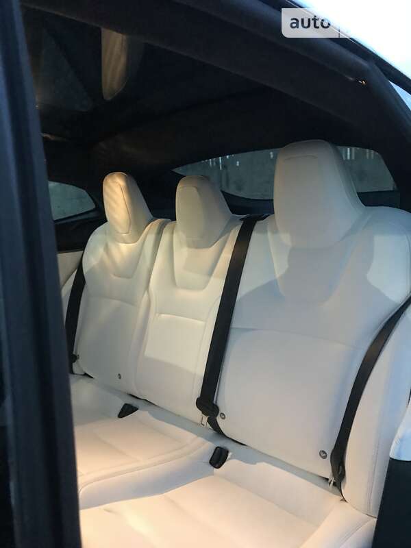 Лифтбек Tesla Model S 2019 в Виннице