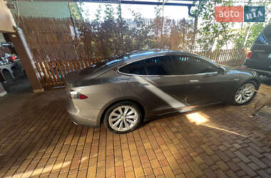 Лифтбек Tesla Model S 2016 в Берегово