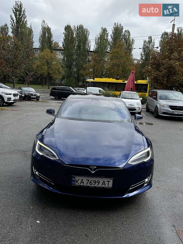 Лифтбек Tesla Model S 2018 в Киеве