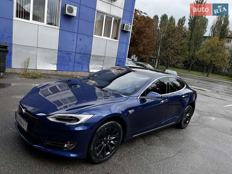 Лифтбек Tesla Model S 2018 в Киеве