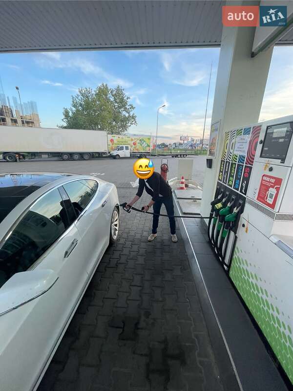 Лифтбек Tesla Model S 2016 в Белой Церкви