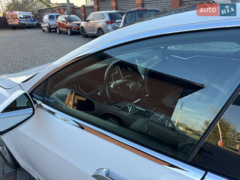 Лифтбек Tesla Model S 2016 в Белой Церкви