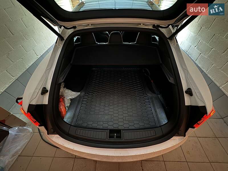 Лифтбек Tesla Model S 2016 в Белой Церкви