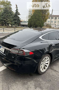 Лифтбек Tesla Model S 2017 в 