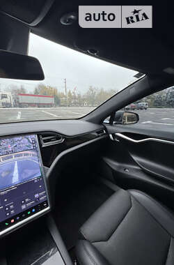 Лифтбек Tesla Model S 2017 в 
