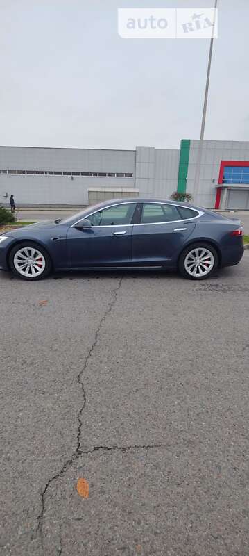 Лифтбек Tesla Model S 2019 в Ужгороде
