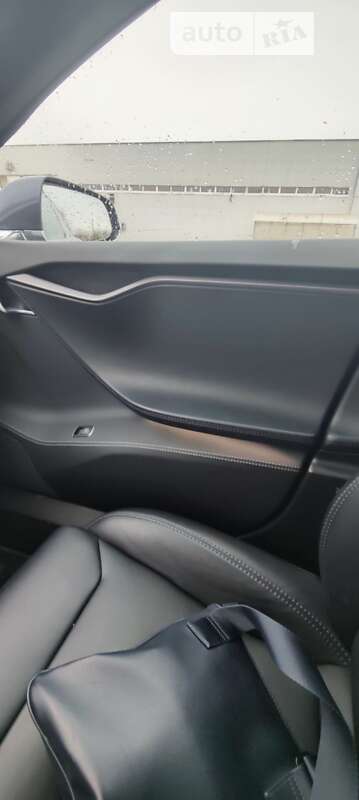 Лифтбек Tesla Model S 2019 в Ужгороде