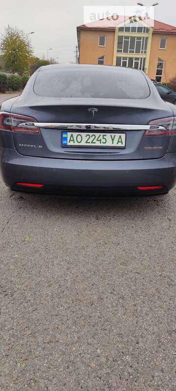 Лифтбек Tesla Model S 2019 в Ужгороде