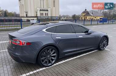 Лифтбек Tesla Model S 2017 в Львове