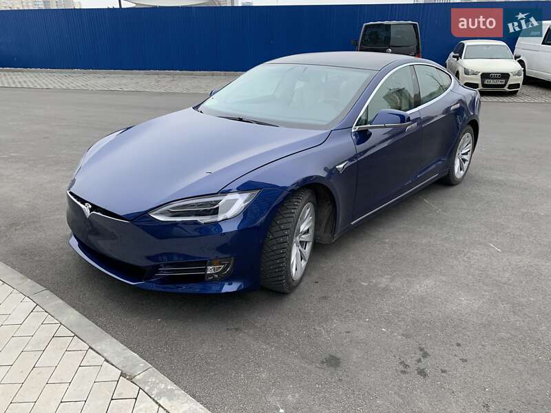 Лифтбек Tesla Model S 2019 в Киеве