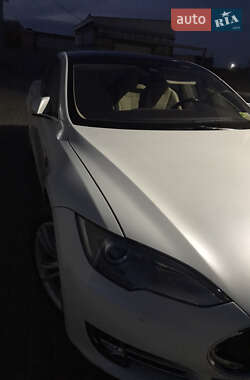 Лифтбек Tesla Model S 2015 в Киеве