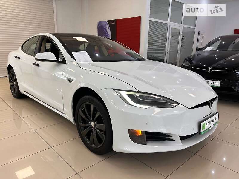 Ліфтбек Tesla Model S 2015 в Одесі