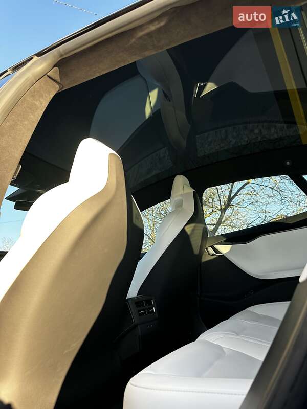 Лифтбек Tesla Model S 2018 в Черновцах