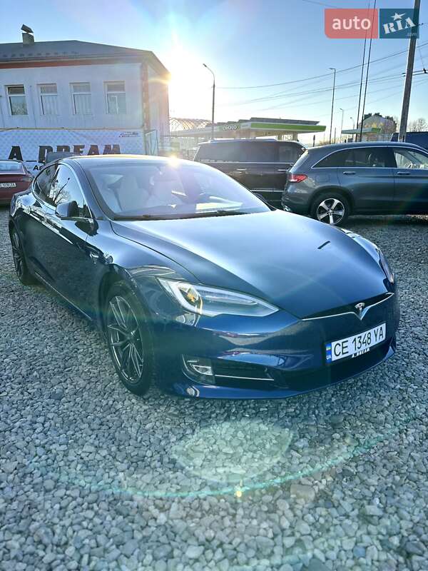 Лифтбек Tesla Model S 2018 в Черновцах