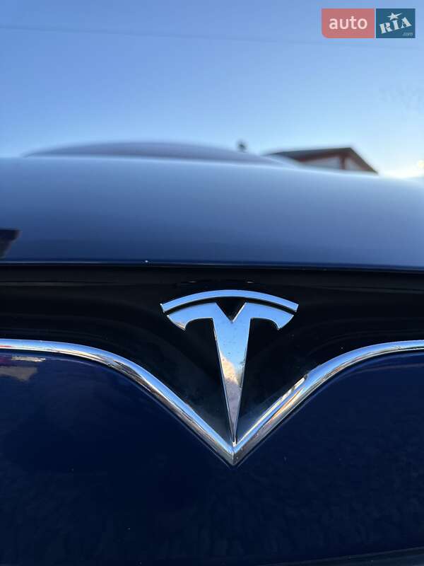 Лифтбек Tesla Model S 2018 в Черновцах