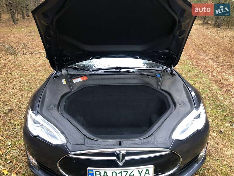 Лифтбек Tesla Model S 2014 в Умани