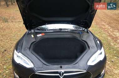 Лифтбек Tesla Model S 2014 в Умани