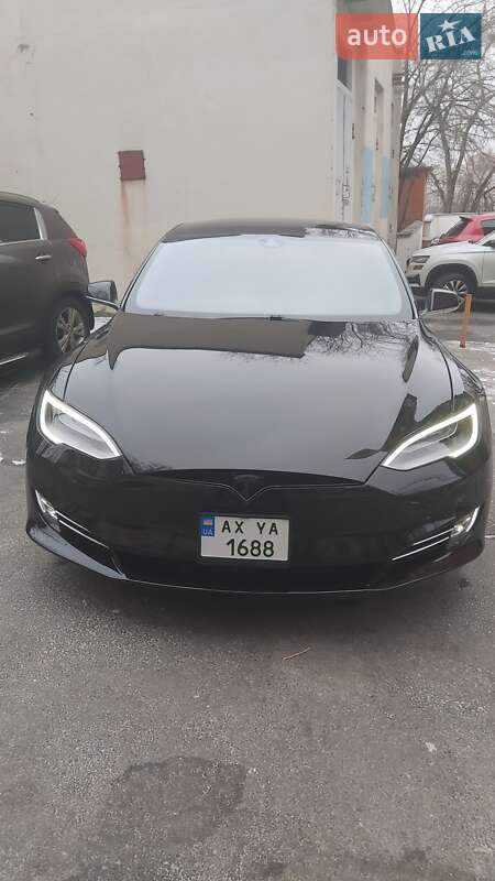 Tesla Model S 2015
