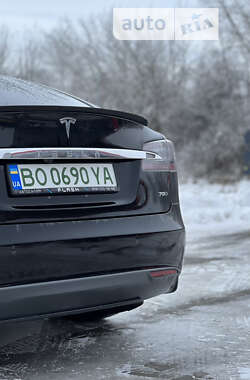 Лифтбек Tesla Model S 2015 в 