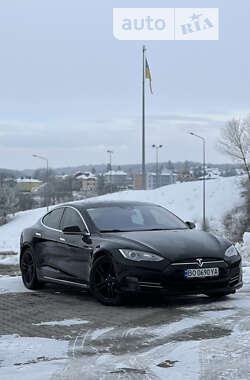 Лифтбек Tesla Model S 2015 в 